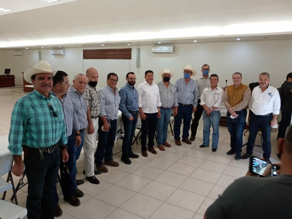 Se reúne Feliciano Flores con los distritos de riego del Rio Yaqui y Rio Mayo en Sonora.