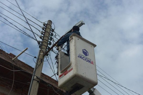 Mejora seguridad con reparación de luminarias y cambios a Led en Jacona