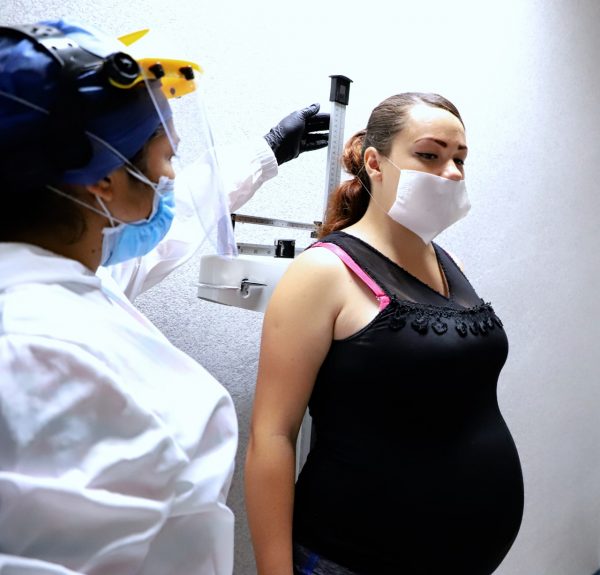 Mujeres embarazadas no deben perder sus citas médicas: SSM