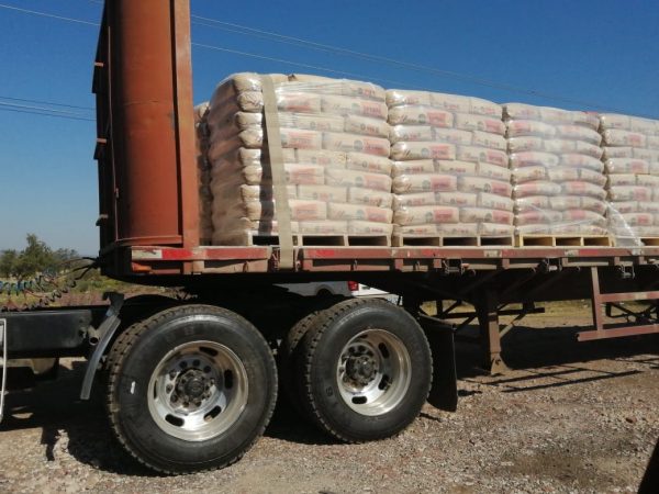 Gobierno de Ecuandureo realizó la entrega de materiales a bajo costo