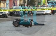 Motociclista es ultimado a balazos sobre la avenida Juárez