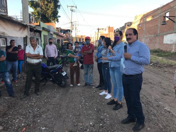 Mejoran calles y alumbrado público en la García Robles