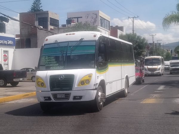 Operadores de microbús abandonan labor ante crisis salarial