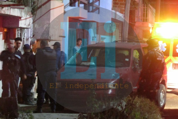 Mujer muere a bordo de una camioneta, tras ser baleada en Zamora