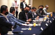 Convoca Silvano a empresarios a cerrar filas para defender a Michoacán