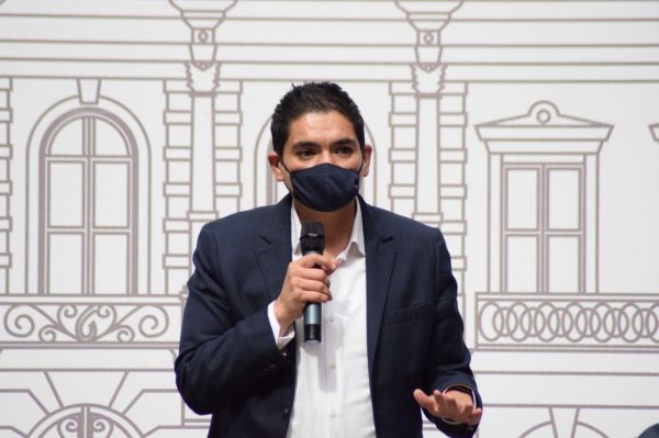 Arturo Hernández propone soluciones a los ayuntamientos para garantizar derecho al alumbrado público