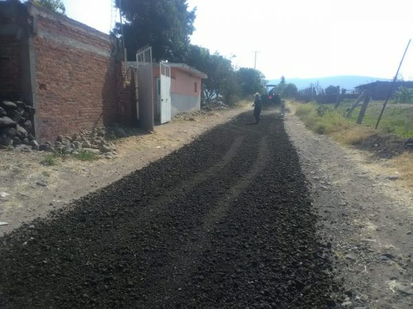 Benefician caminos sacacosechas a decenas de productores en Zamora