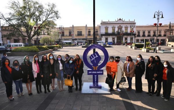 Con un monumento, recuerdan a mujeres víctimas de violencia de género