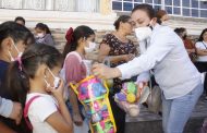 Con medidas sanitarias adecuadas, niñas y niños de Ixtlán reciben su juguete en Día de Reyes