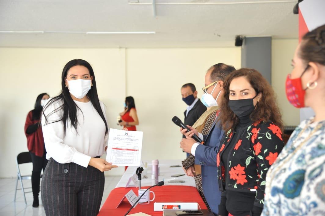 Adriana Campos se registra como precandidata a la Diputación Federal por el distrito 7 en Michoacán