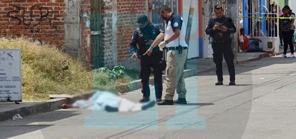 Mujer es asesinada a balazos en la colonia Salinas de Gortari