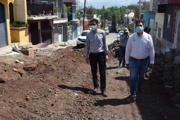 Autoridades municipales supervisan obra de pavimentación en Tangancícuaro