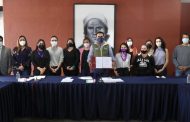 Firma Silvano Aureoles decreto para reparación simbólica a víctimas de feminicidio