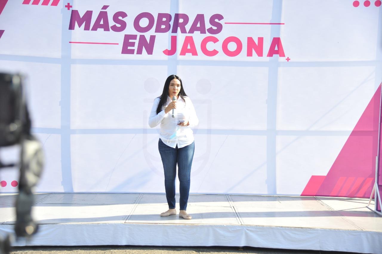 Adriana da banderazo de arranque a más de 20 obras en el municipio