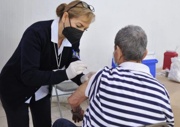 Entre hoy y mañana aplicarán 2 mil vacunas Pfizer más en Jacona