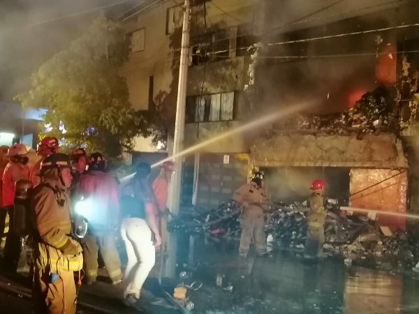 Saldo blanco, reporta  Bomberos Zamora tras fuerte incendio