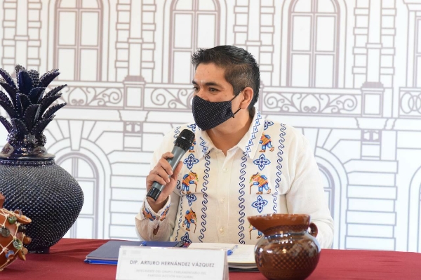 Presenta Arturo Hernández Ley Indígena integral para Michoacán