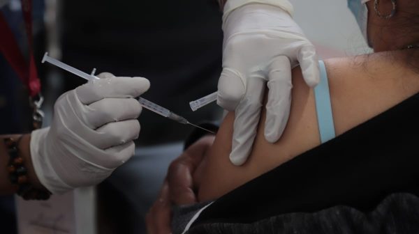 Mañana inicia vacunación con CanSino en 48 municipios de Michoacán