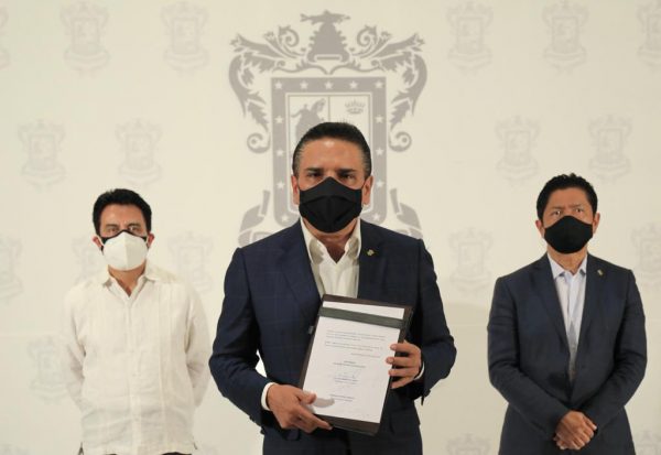 Firma Gobernador decreto de contingencia ambiental para Michoacán