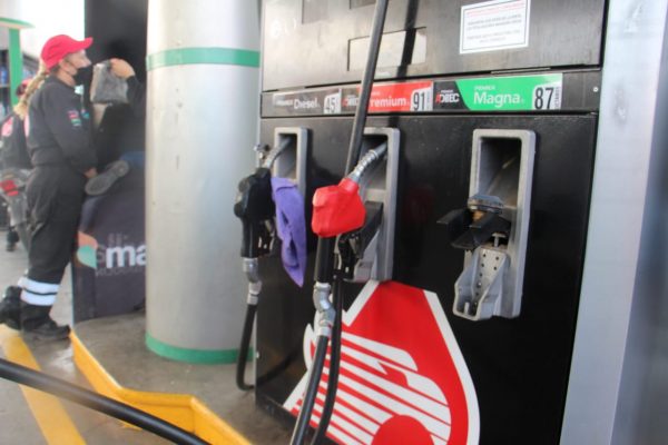Gasolina premium ya rebasó los 23 pesos por litro; no hay freno al incremento
