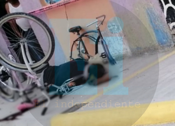 Mientras reparaba una bicicleta joven es asesinado a balazos en Jacona