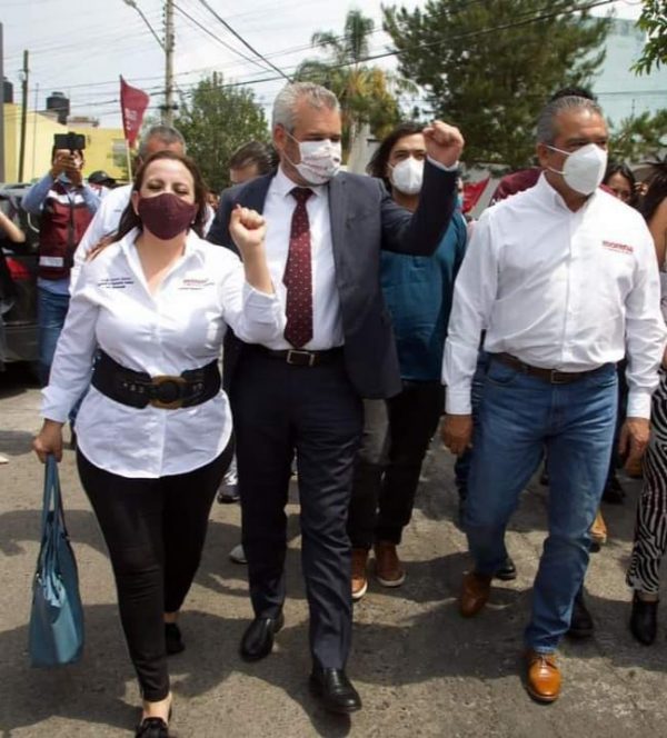 Yola Guerrero acompañó a Alfredo Ramírez en su registro como candidato al gobierno de Michoacán