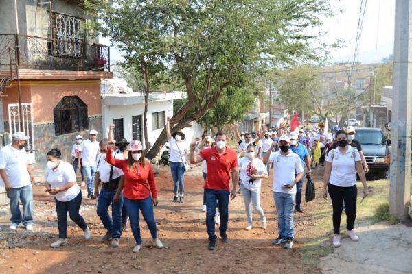 Habitantes de Trasierra arropan a Domingo Méndez, “estamos contigo”