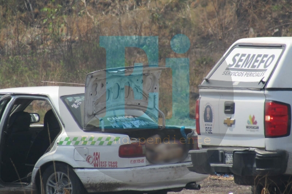 Localizan 3 cuerpos desmembrados dentro de un taxi abandonado en la carretera a Santiaguillo
