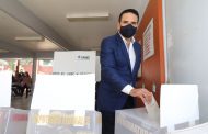 Emite Silvano su voto en Zitácuaro