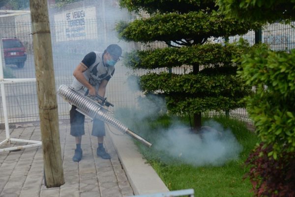 Ayuntamiento de Jacona continúa con descacharrización y fumigación contra el Dengue