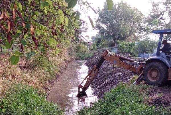 Desazolve de ríos y canales por parte del SAPA Jacona