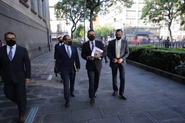 Llega Silvano Aureoles a Suprema Corte para presentar pruebas sobre narcoelección