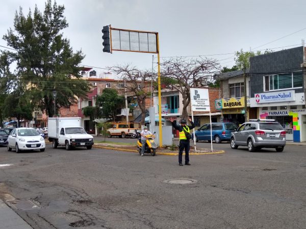 Continua el mantenimiento a semáforos por desperfectos en infraestructura