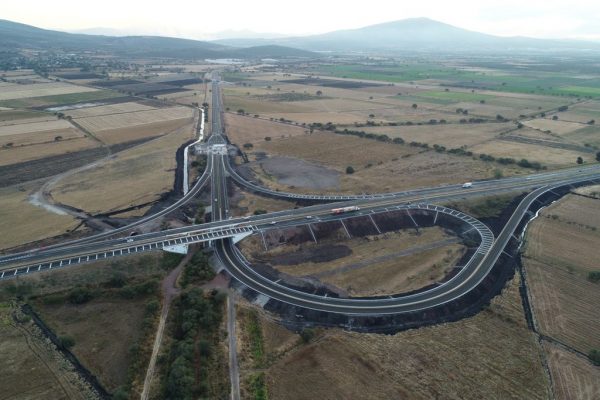 Más de 2,500 vehículos al día transitan en la moderna Autopista Zamora-Ecuandureo