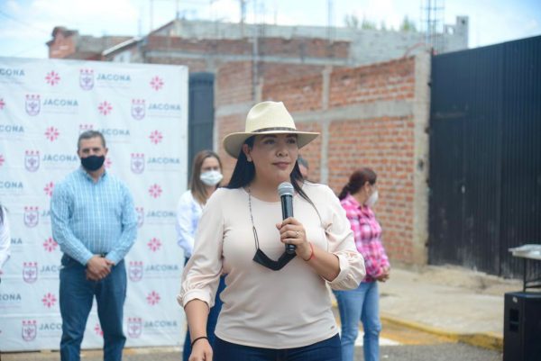 Vecinos de la Lázaro Cárdenas agradecieron a Adriana Campos por importante obra