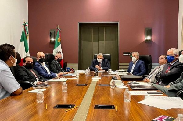Logra Bedolla acuerdo con Gobierno de México para pagar salarios a docentes