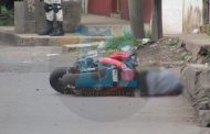 Delincuentes acribillan a los dos ocupantes de una motoneta Jacona