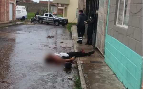 Joven es ultimado a tiros frente a su vivienda en Manantiales del Curutarán