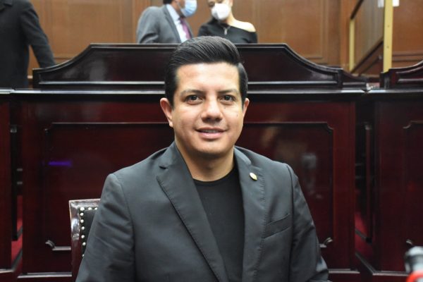 Condena Oscar Escobar sometimiento del legislativo al Ejecutivo