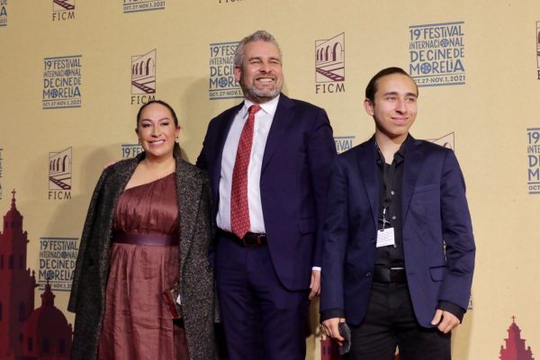 Bedolla ofrece respaldo a la industria del cine en Michoacán