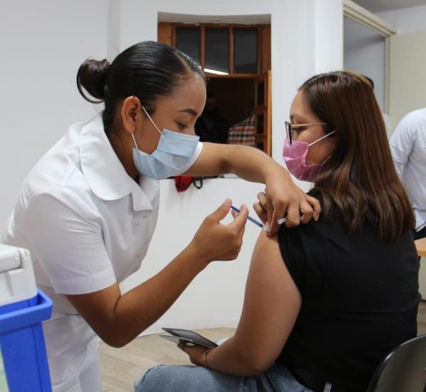 Continuara módulo de vacuna contra influenza en la plaza principal de Zamora
