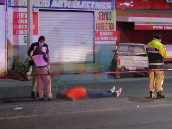 Asesinan a balazos a muchacho frente a “Mariscos La Playita” de Zamora