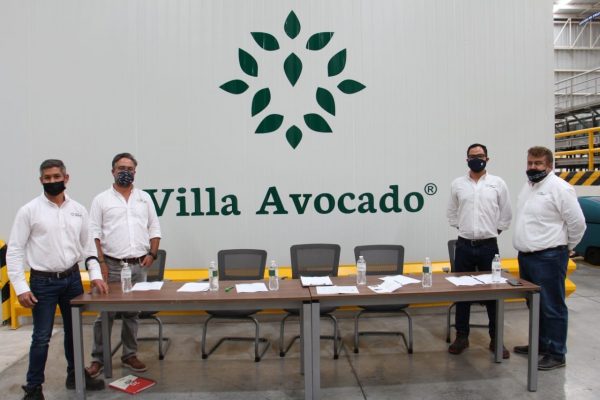 Villa Avocado presenta planta tratadora de aguas a representantes de comunidades