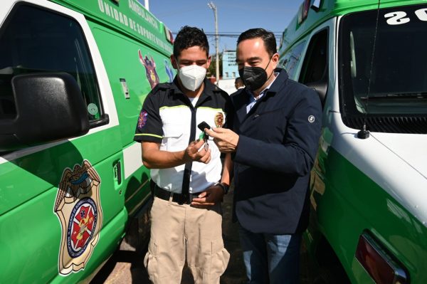 Recibe Rescate y Salvamento de Michoacán dos nuevas ambulancias para el servicio de los zamoranos