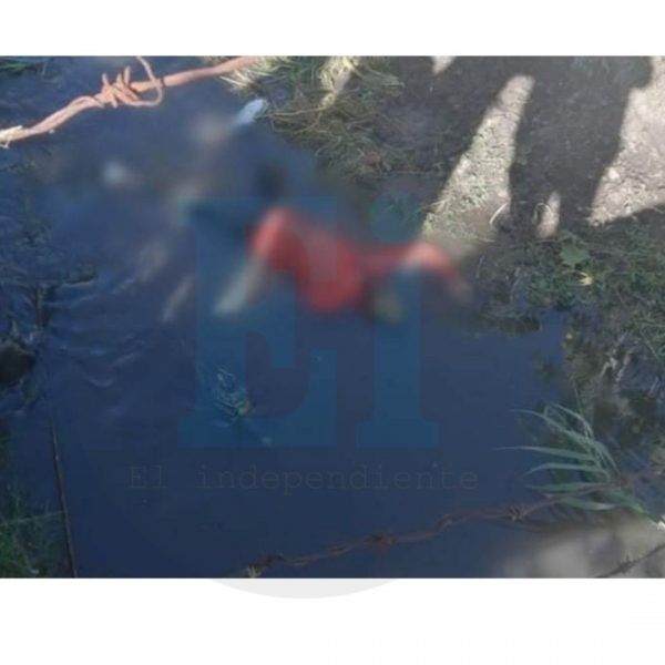 Hallan cadáver baleado en canal de aguas negras en El Realejo