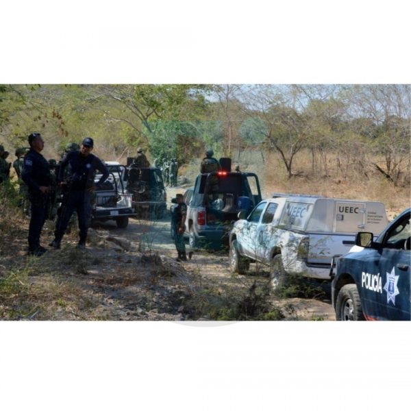 Hallan dos cuerpos dentro de fosas en Tangancícuaro