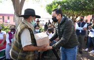 En Atacheo Carlos Soto Delgado continúa con entrega de despensas Alimentarias