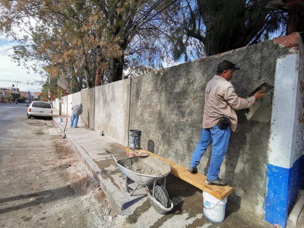 Gobierno de Zamora rehabilita fachada de la escuela 