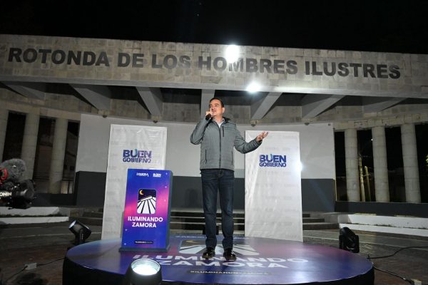 Zamora es un ejemplo en todo el Estado al ser el municipio más iluminado; Presidente Carlos Soto