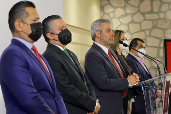 Paga Gobierno de Michoacán segunda parte de aguinaldo a magisterio y empleados